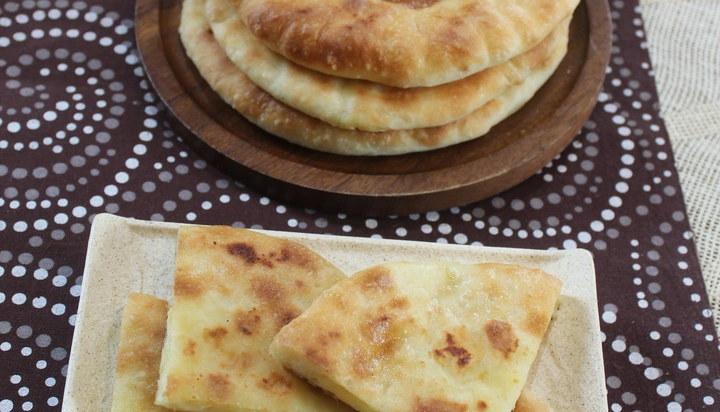 Imeruli khachapuri – Traditional Georgian cheese bread